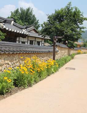금당실 돌담길